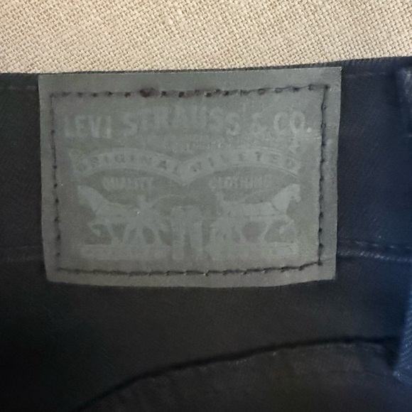 Levi's 311 Shaping Skinny Black Denim Jeans - Picture 4 of 6